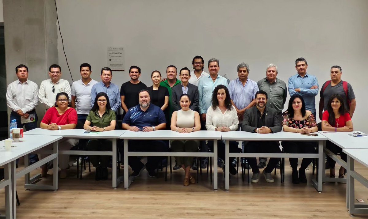 AmicJalisco's tweet photo. Diálogo Abierto con Monica Sandoval y Marcela Michel.

Afiliados de la AMIC Jalisco recibieron el día de hoy a las Candidatas a Diputadas Federales por el Partido Verde, Monica Kleopatra Sandoval Díaz y Marcela Michel. https://t.co/9Wwopi6PR2