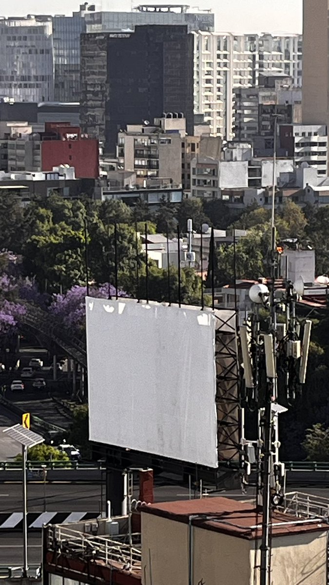 publi_exter's tweet photo. Nuevamente a las andadas en José María Pereda @polanco cdmex #creciendolacontaminacionvisual #NuevaLeydePublicidadExterior #escuchamartibatres @AlcaldiaMHmx https://t.co/5AAeXnjr0F