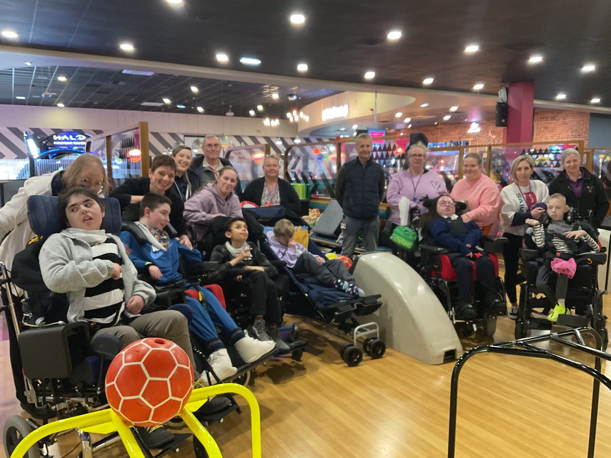 Amy’s class recently went to Hollywood Bowl in Crawley 🎳🎳 They had a great time and worked on their next steps, making choices between the coloured bowling balls, pushing the balls down the ramps, and feeling the weight of the bowling balls. #ChaileyHeritageFdn #NextSteps