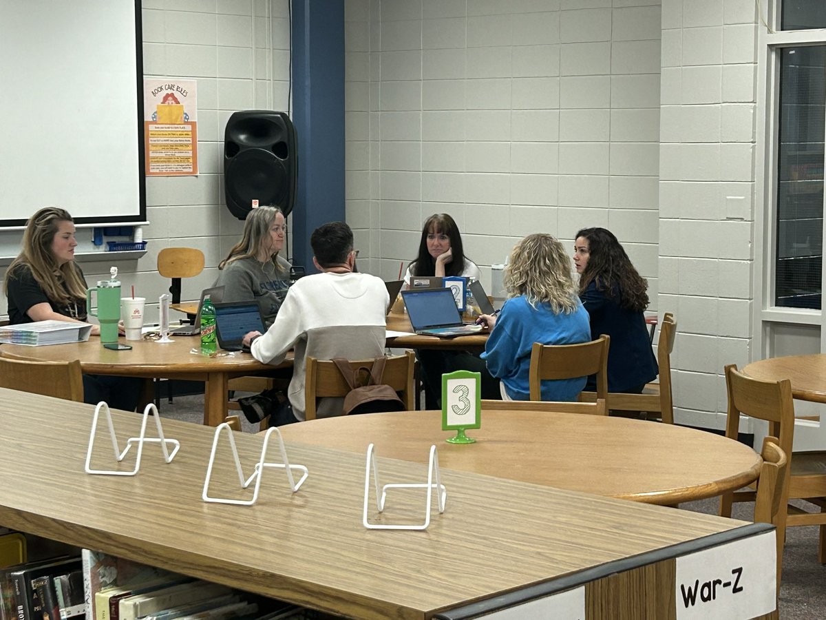 The faculty at @HibbettFCS is having grade level meetings as the admins rotate. #fcslearn #yoursystemourcommunityoneflorence #HardWorkPaysOff #IG2BAFF