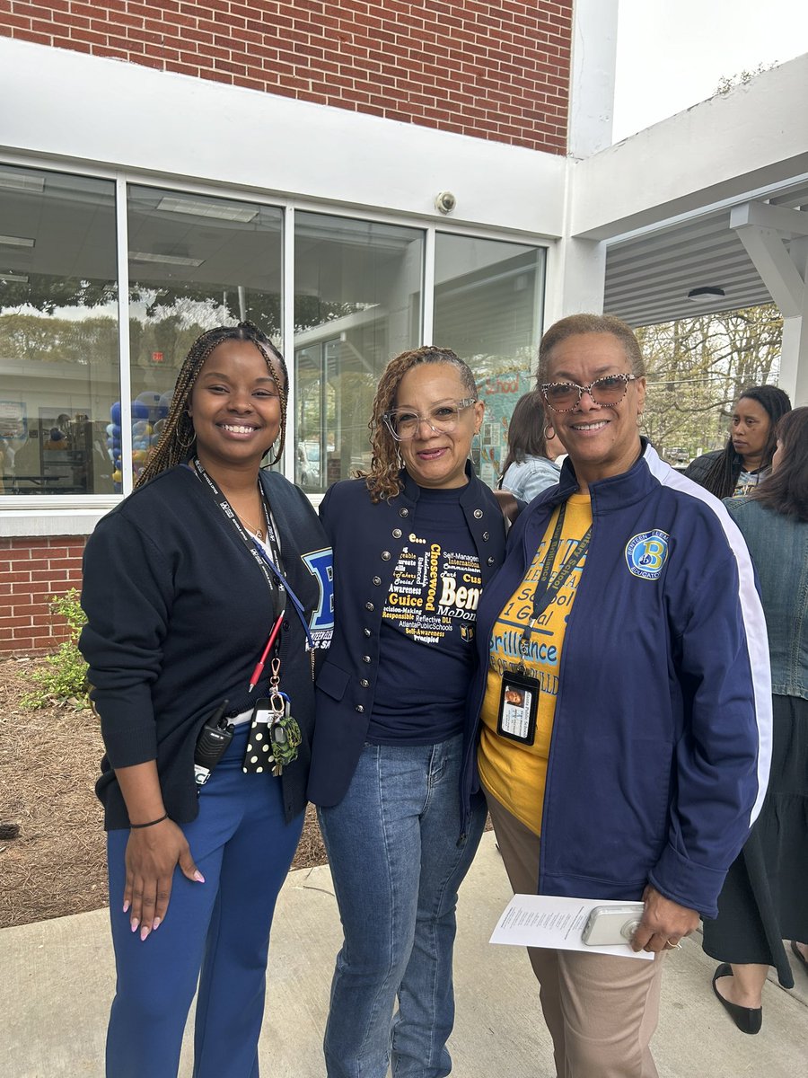 It was great to see 😍 our former staff celebrating 🥳 the Ribbon Cutting Ceremony of our newly renovated building. @lexology00 @DrCSLPadgett @aplatimore @DrLenice @benteenmc