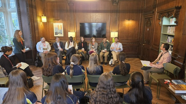 SHHSforGirls's tweet photo. Lots of questions for our lunchtime visitors from @ueseducation and numerous US universities. #futuresprogramme #openingdoors #openingminds https://t.co/9gwh1QHOhQ