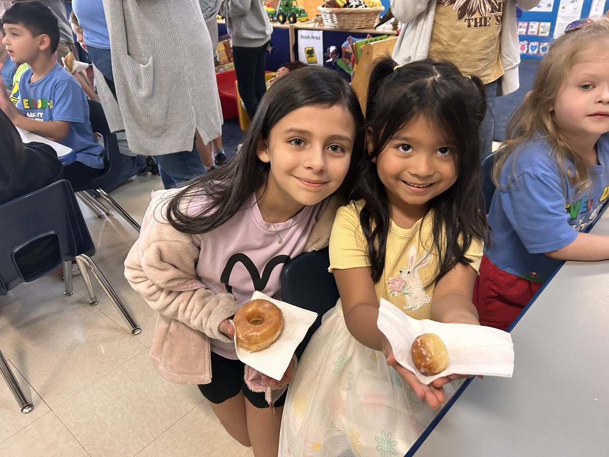 OakleyMartinez's tweet image. Our ECC/ECSE buddies showed our class support and motivated us for our upcoming testing! #OttLevelUp #StudentLeadership #BuddyClass @NISDOtt