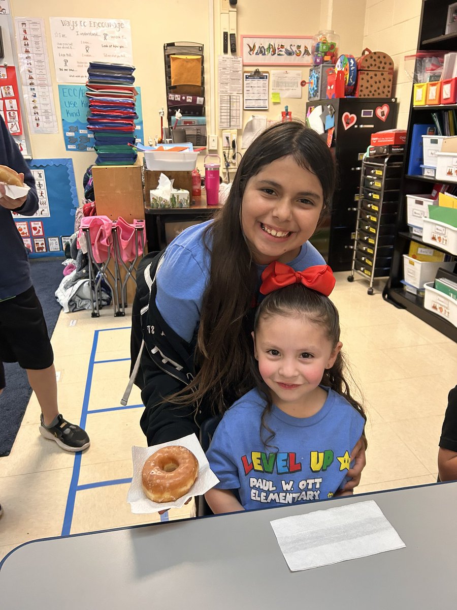 OakleyMartinez's tweet image. Our ECC/ECSE buddies showed our class support and motivated us for our upcoming testing! #OttLevelUp #StudentLeadership #BuddyClass @NISDOtt