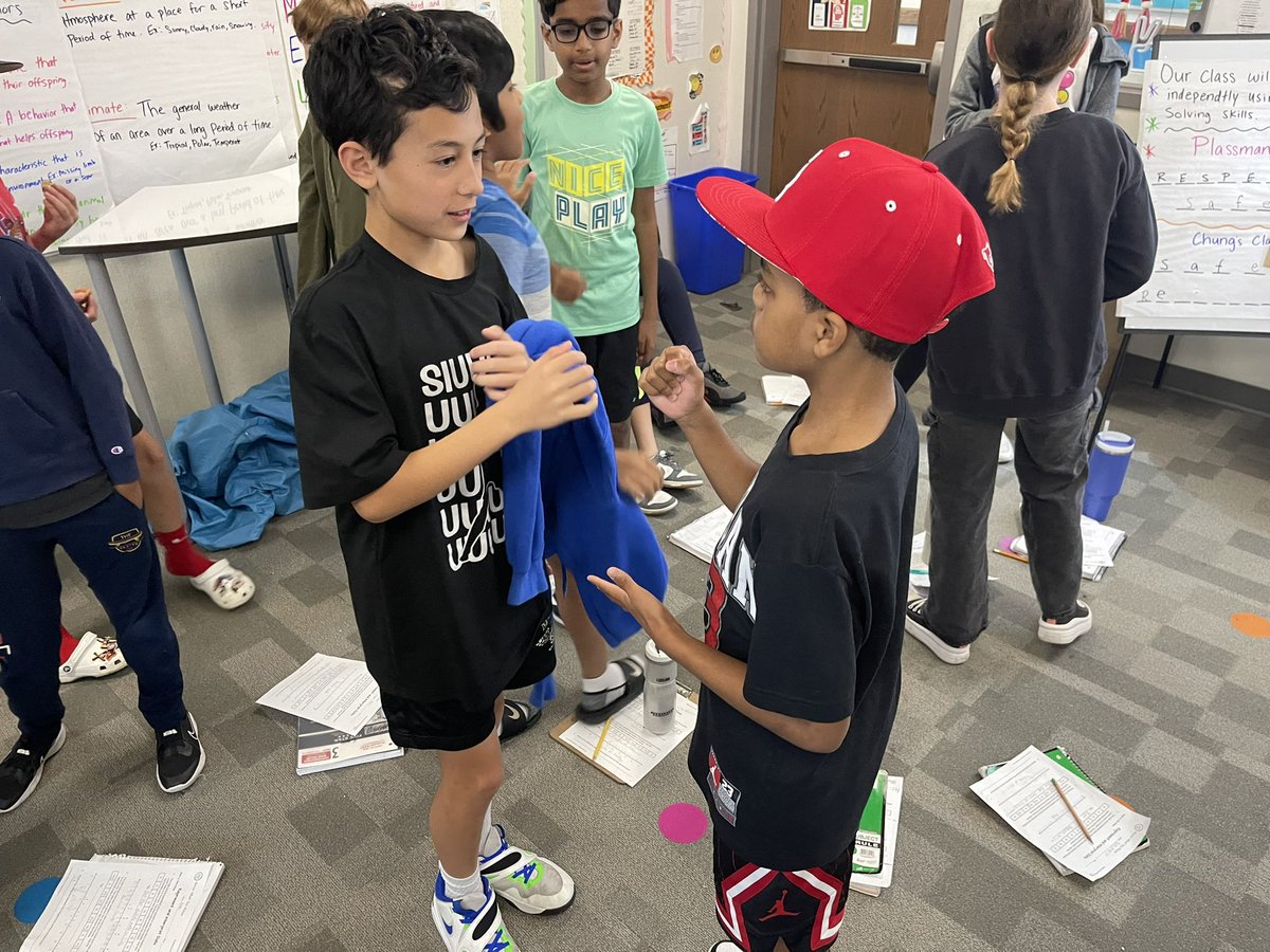 MsPlassman's tweet photo. We used the QSSSA strategy to help understand dot plots in math today! Such a fun and engaging activity  😊 #Vaughnsoakupthesun @VaughnElemFISD @LaurenMonk_IC @eagertolearnSoo @MrMcDaniel13 https://t.co/PwyaieIPL0