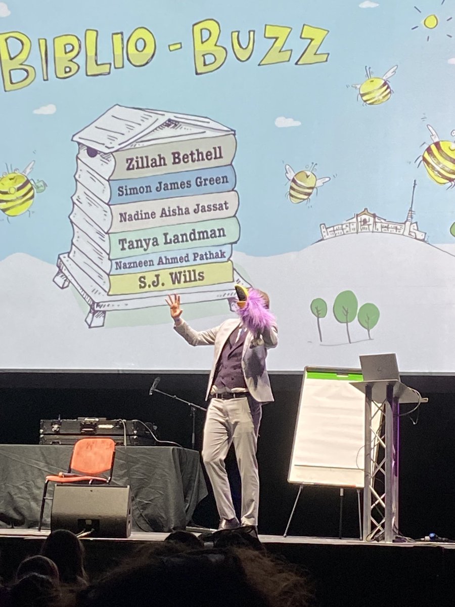 The very best MC, ⁦@MeggittPhillips⁩ at #bibliobuzz ⁦@APChBookAward⁩ ⁦@apschool⁩ ⁦@Yourallypally⁩