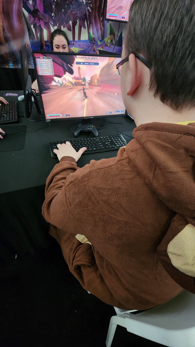 shwerm236's tweet photo. Tibbers playing #nolovelostgame https://t.co/AA2qtnau61