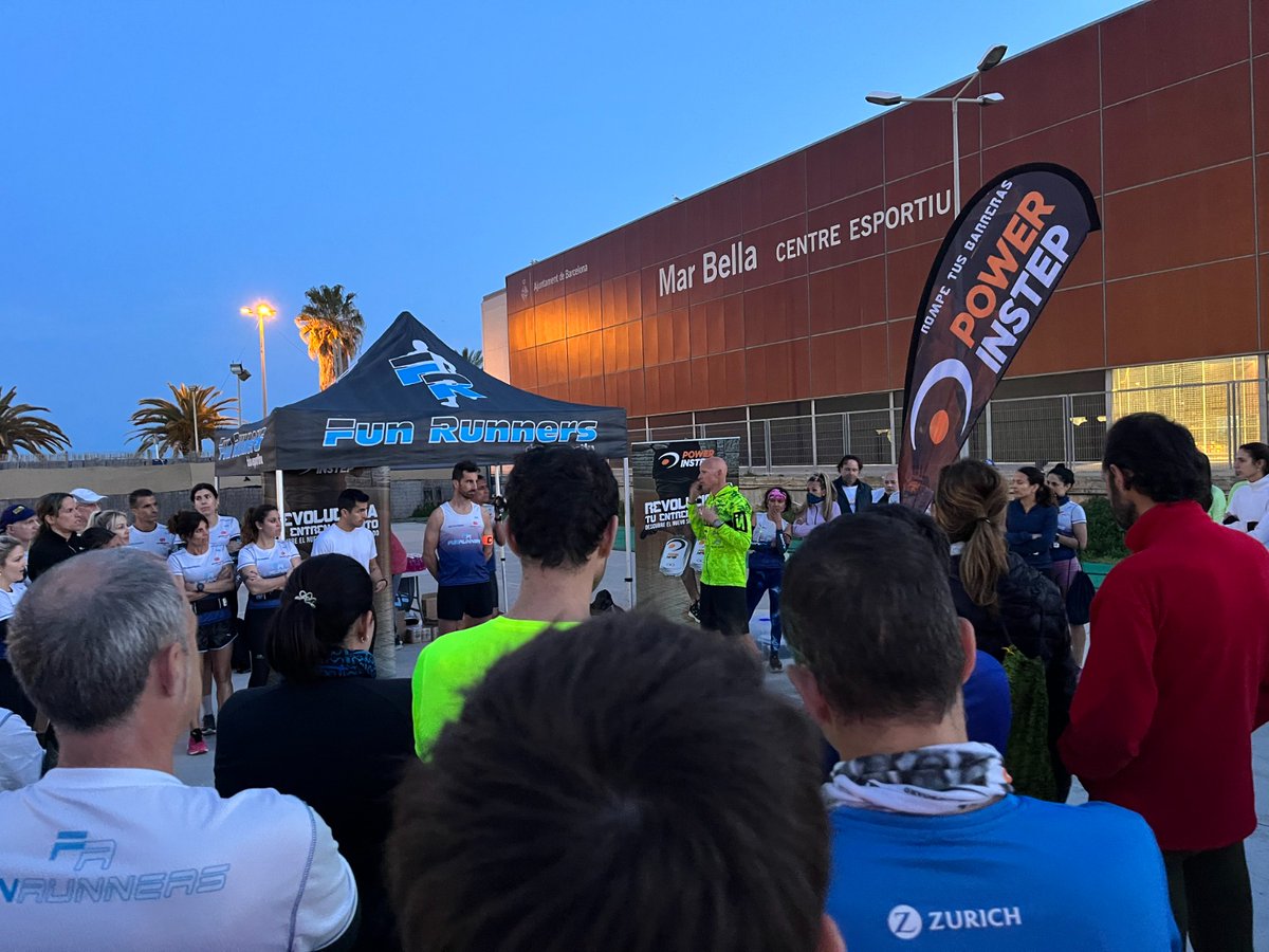 LaSansi's tweet photo. Éxito de convocatoria en el clinic de @powerinstep en el CEM La Mar Bella, gestionado por @LaSansi
Y @clubfunrunner

Más de un centenar de participantes, agotaron todas las plazas, dirigido por @jaumeleiva en el que probaron por 1a vez las pesas ligeras de empeine en un entreno https://t.co/CPkBxg6C2N