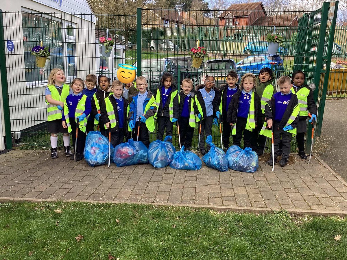 warrenleadacad's tweet photo. Y1 took part in the Big Gedling Clean Up today, by completing a litter pick around the local area and in Muirfield Park! After a very busy afternoon, they collected 6 big bags of rubbish! #bigcleanup @GedlingBC #community #ecowarriors https://t.co/gAdpIcv6ap