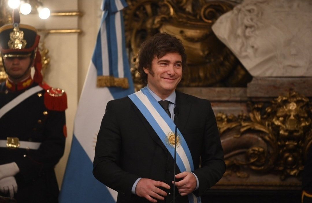 A ver si nos damos todos una manito!!! Sigámonos entre todos los que apoyamos a Milei, que nadie tenga menos de 10.000 seguidores.
🔥SEGUIME🔥
1. Dale Like a la publicación 
2. Comentá para que te sigamos 
3. RT para más difusión

#VLLC 🦁 #LLA #Milei #PactoDeMayo #DNU