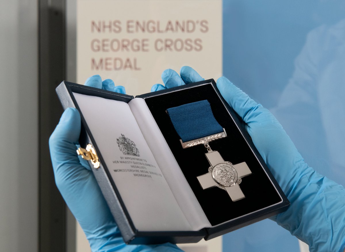 We’re excited to share a new star object. The George Cross medal awarded to NHS England in 2021, in recognition of their ‘courage, compassion and dedication’ during the COVID pandemic. Learn more about the medal and Manchester’s historic links to the NHS bit.ly/3J8ZE6p