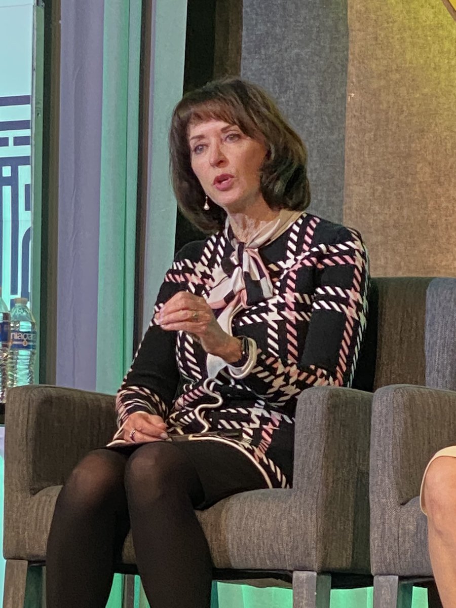 Sarah Young tweet media