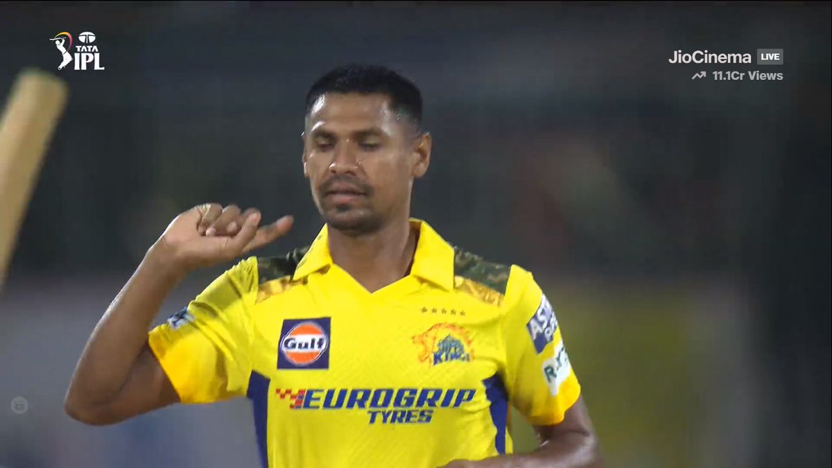 FIZZ HAS ARRIVED IN CSK...!! - 4 wickets & destroying RCB.