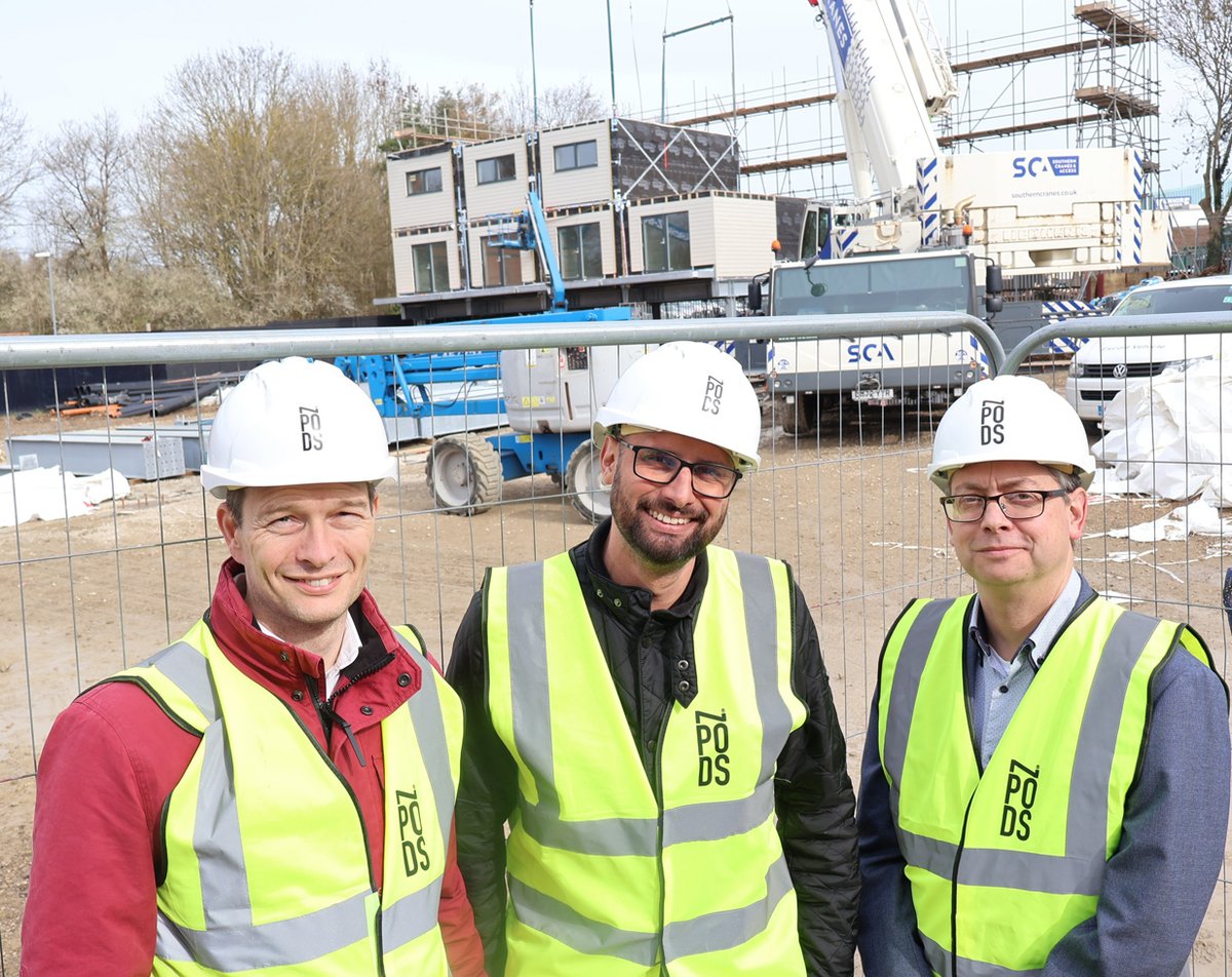 The first 15 short-stay accommodation #apartments for #homeless people have been delivered and installed on the former Henwood car park, Ashford. Working with <a href="/ZEDpods/">@zedpods</a>, these will be <a href="/AshfordCouncil/">ashfordcouncil</a>’s first #netzerocarbon in operation #councilhomes.

labmonline.co.uk/news/lift-off-…