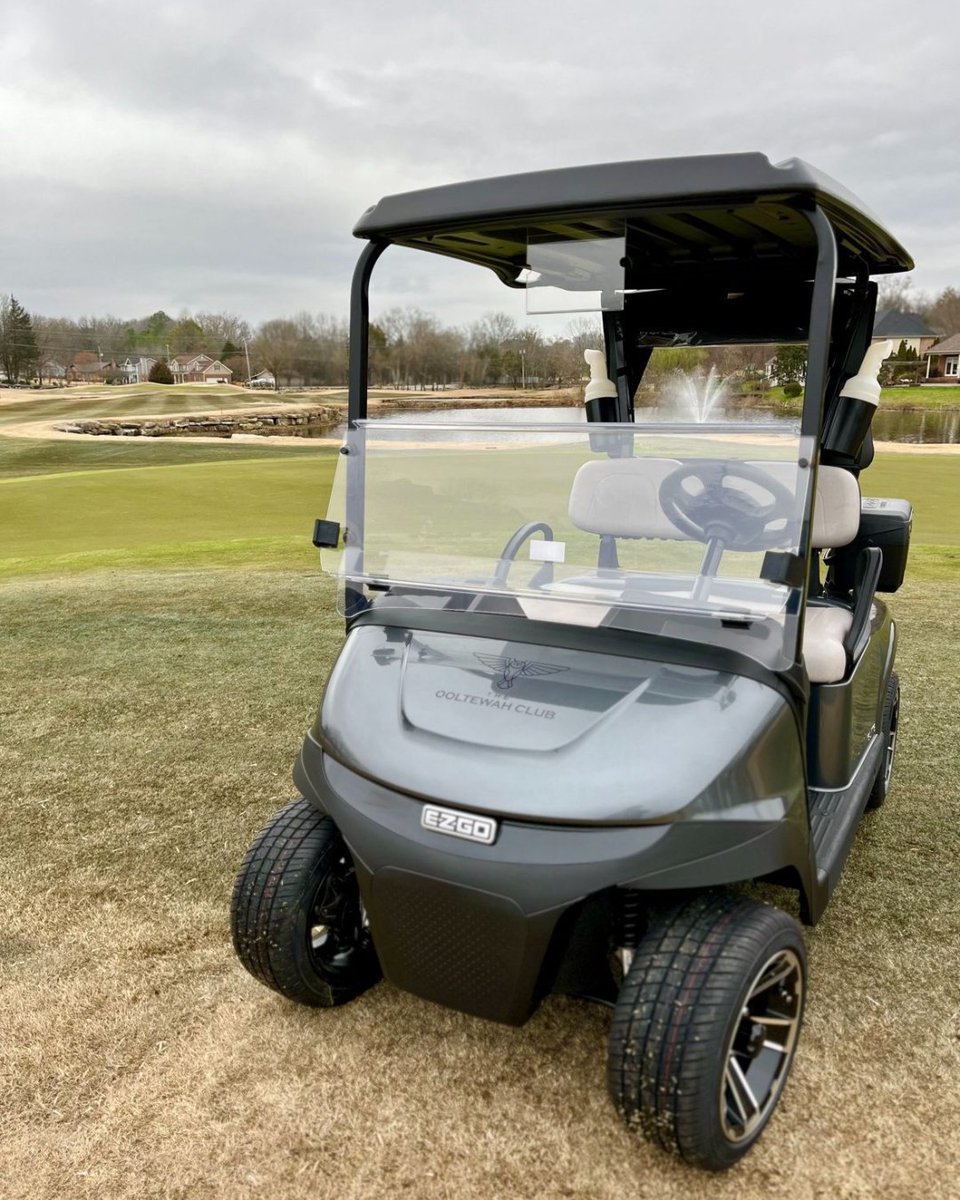 It's Friday...#FleetFriday! And the scenic Ooltewah Club of Ooltewah, Tennessee welcomes a brand-new fleet of RXVs integrated with the revolutionary Pace Technology and top-tier accessories. Welcome to the E-Z-GO family! 🥳 #EZGO #ItsGoodToGO