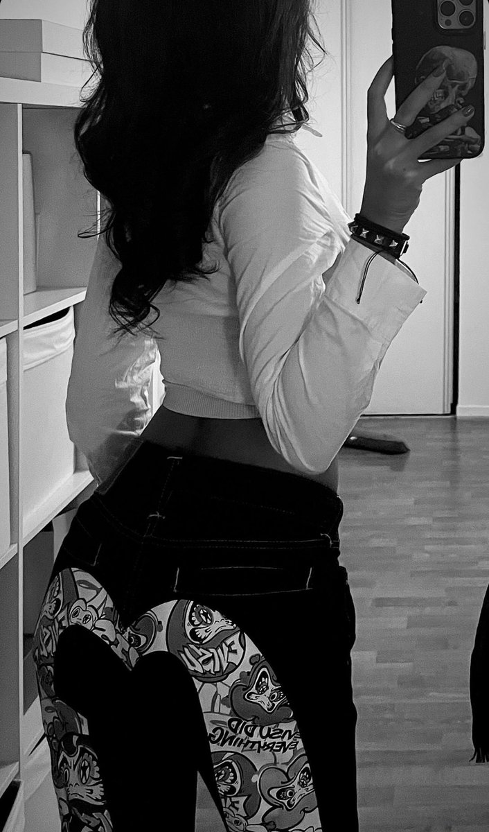 SamiaF92's tweet photo. vous pensez quoi de ma tenue??🥵😈
je suis vraiment supérieure💁‍♀️🤭

findom domina feetslaves feetlovers moneyslaves shoppingfree https://t.co/0PmfEQHUbv