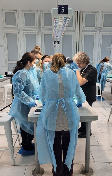 Throwback to our wonderful group of specialists practicing their injectable techniques in Thessaloniki with some of the best leaders in the field!  💻 You can always learn more and join our upcoming courses via bit.ly/eadv_2024cours…