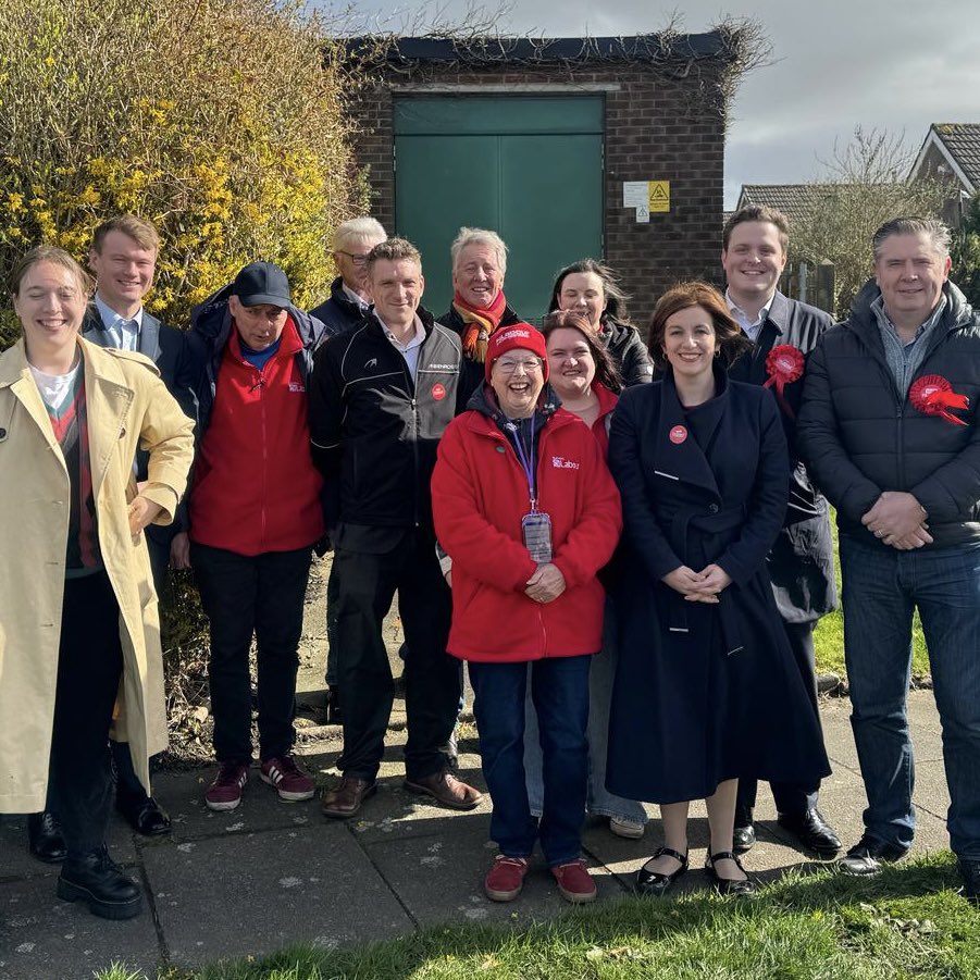 On doorstep after doorstep in Burnley this morning, people told me they have been let down by the Tories and that the country needs a change. Keir Starmer’s changed Labour Party is ready to bring that change to Britain and @OliverRyanUK is ready to bring it to Burnley.