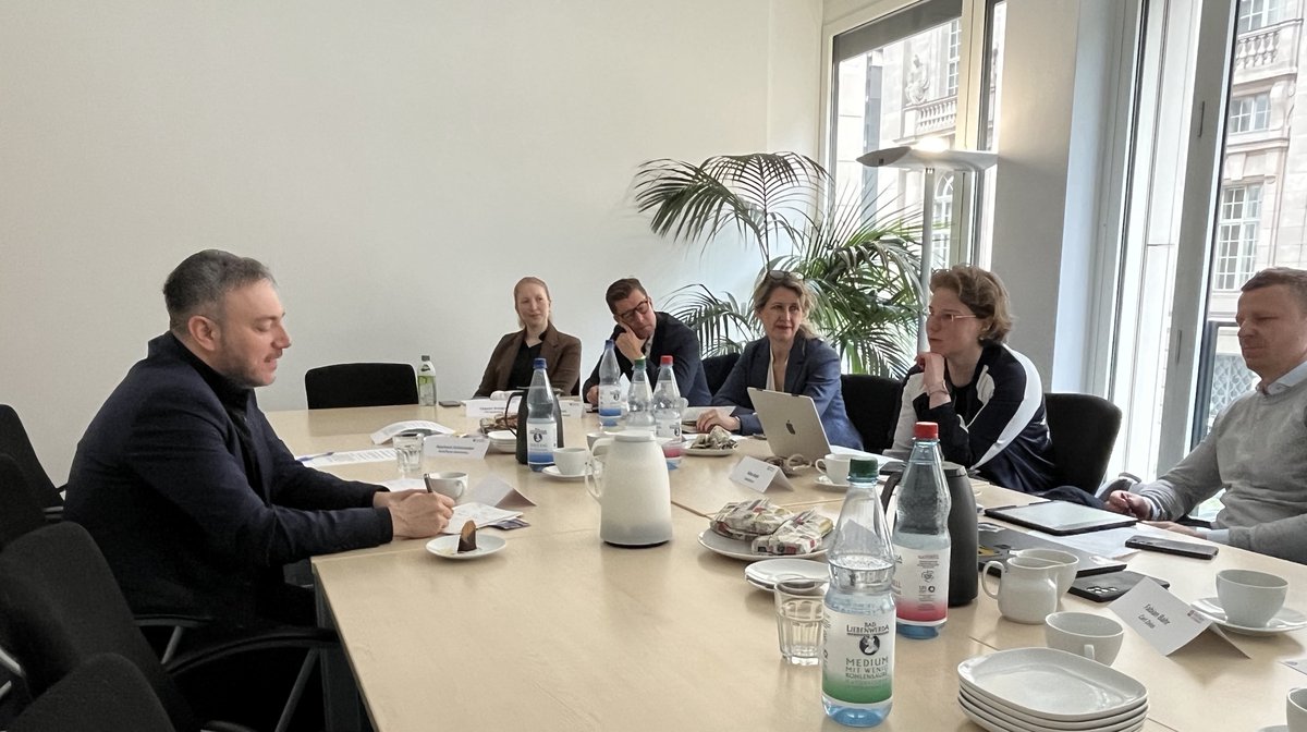 A big thank you to Dr. Sergey Lagodinsky, MEP @SLagodinsky @GreensEFA for taking the time to meet with our #Digital #Policy Committee today. Great insights and discussion on current developments in European digital policy and #AI!