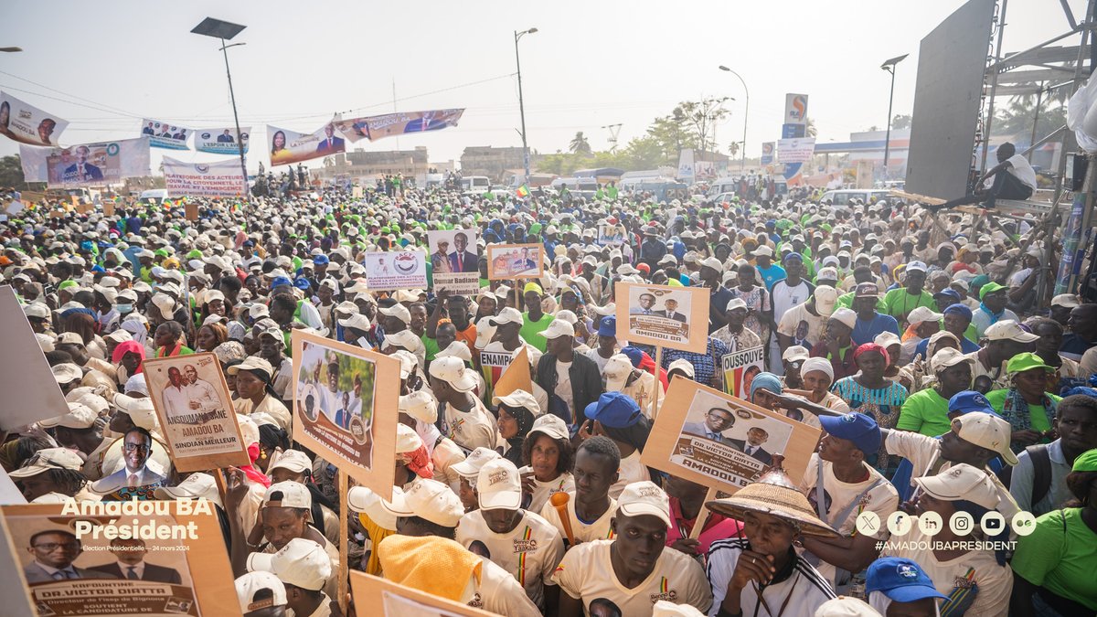 amadou_ba_'s tweet photo. J’avais affirmé ma volonté de ne faire du Sénégal qu’Un, du Nord au Sud: Ziguinchor l’a prouvé !

Le Sénégal est riche de sa diversité humaine, culturelle et naturelle. Ces richesses seront préservées, valorisées et développées pour le bien de tous.

Le défi du désenclavement est en voie d’être relevé à travers les réseaux routiers, les infrastructures portuaires et aéroportuaires, ferroviaires… Ces réalisations sont les conditions indispensables pour le développement économique et la diminution de la pénibilité des déplacements entre régions.

Aujourd'hui, je me tiens devant vous en tant que Citoyen engagé, déterminé à œuvrer pour améliorer la vie des Sénégalais, pour fédérer tous les Sénégalais autour d’une ambition et d’une vision communes. Celles d’un avenir prospère et équitable pour tous!
#amadouba2024 #senegal #amadouba #electionspresidentielles #bby #amadouba5president