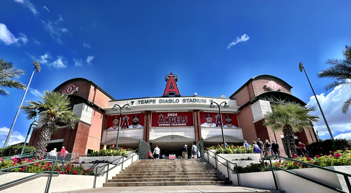 The on-again, off-again Tempe Diablo Stadium renovations for Los Angeles Angels spring training are back on, as the city of Tempe is angling to have a new clubhouse and player-development space completed in time for 2025. #MLB #sportsbiz #baseballbiz ballparkdigest.com/2024/03/22/tem…