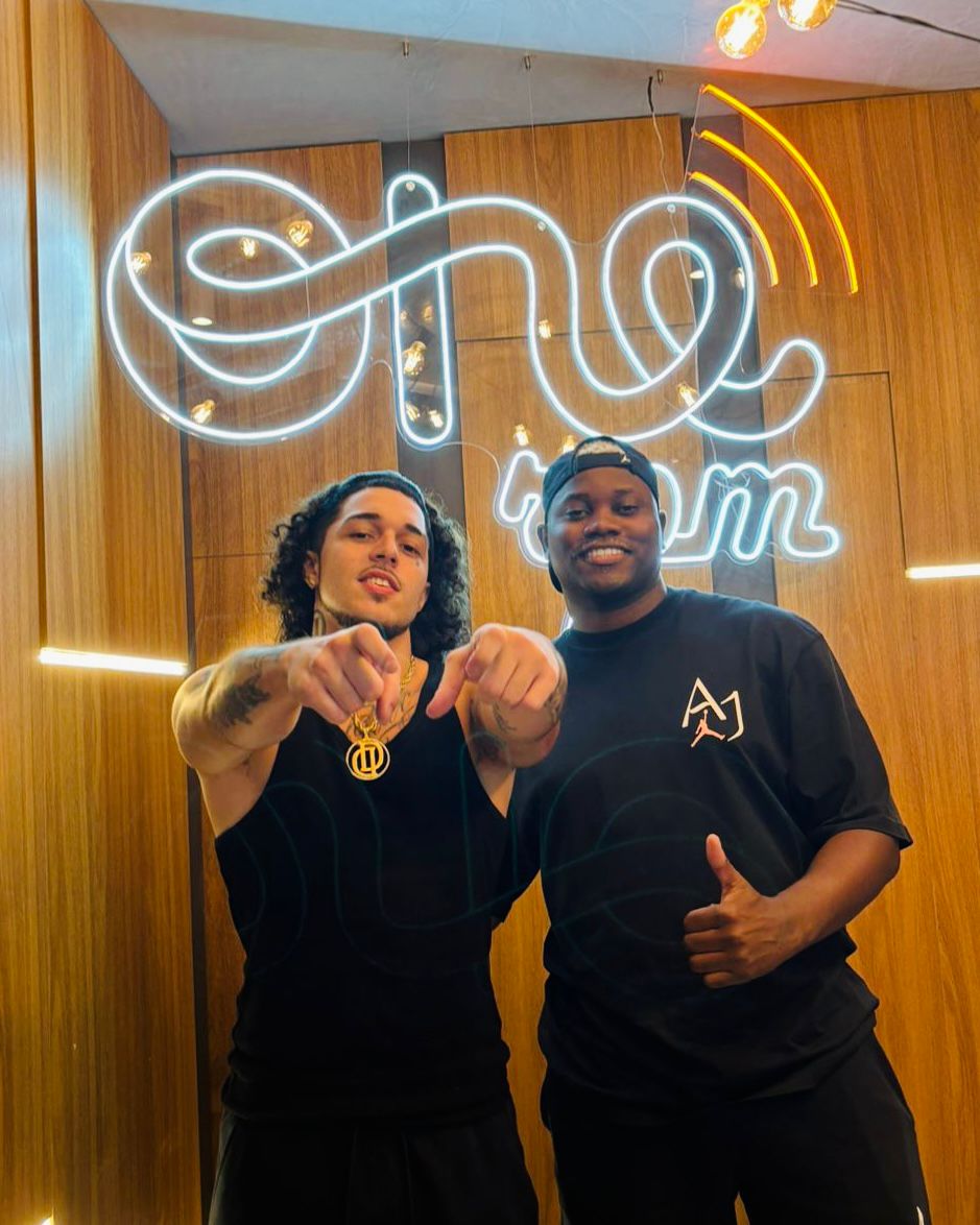 ONErpmbr's tweet photo. EU TENTEIIIII 🎶
E esse plot twist aqui no escritório de São Paulo, #MCSaci e @Ngc_Daddy 👀🔥🫣
#FamiliaONErpm #SomosONE #ONErpm https://t.co/giGJCBTLh0