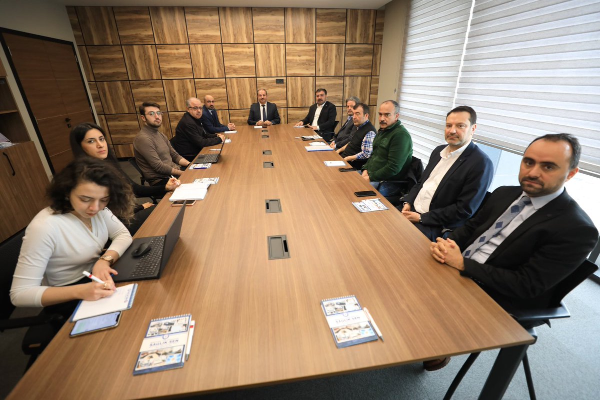 SSMahmutFaruk's tweet photo. Teknik hizmetler sınıfında görevli (elektrik, sıhhi tesisat, tıbbi cihaz bakım onarım, inşaat teknikeri/teknisyeni) arkadaşlarımız sağlık hizmet sunumunun kesintisiz olarak gerçekleştirilmesinde önemli bir role sahipler.  Ancak, yaptıkları işin risk tanımı yetersiz kalmaktadır. 

Teknik hizmetler sınıfında görev yapan arkadaşlarımızla bir araya geldik. Mali ve özlük haklar, istihdam, iş sağlığı ve güvenliği ve mevzuata yönelik sorunların çözümü için atılacak adımları ele aldık. 

Katılım sağlayan, katkı sunan her bir arkadaşıma ayrı ayrı teşekkür ederim.