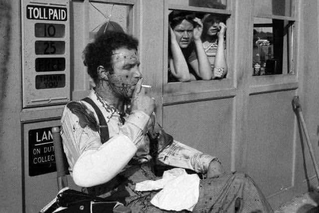 Große Raucher, CLXXIV.
James Caan
(Bei Dreharbeiten zu "Der Pate II." muss er sich nach seiner Erschießung entspannen.)