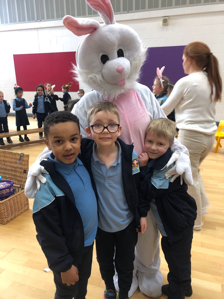 Gig thanks to Gina Logan for organising a visit of the Easter Bunny today!