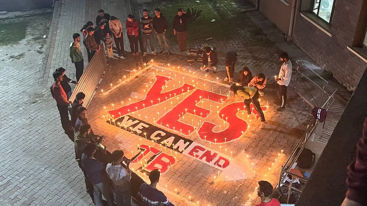 dtohpkgr's tweet photo. Youth of Govt Pharmacy College Nagrota, Kangra, HP, India give an impactful Message with Colors &amp; Light #YesWeCanEndTB 
Shining light on a major Public health issue &amp; gearing up for #TBmuktBharat ahead of #WorldTBDay 
@StopTB @TbDivision @TBAlliance @TBProof @cns_health @SpeakTB https://t.co/CH7eCsgrMM