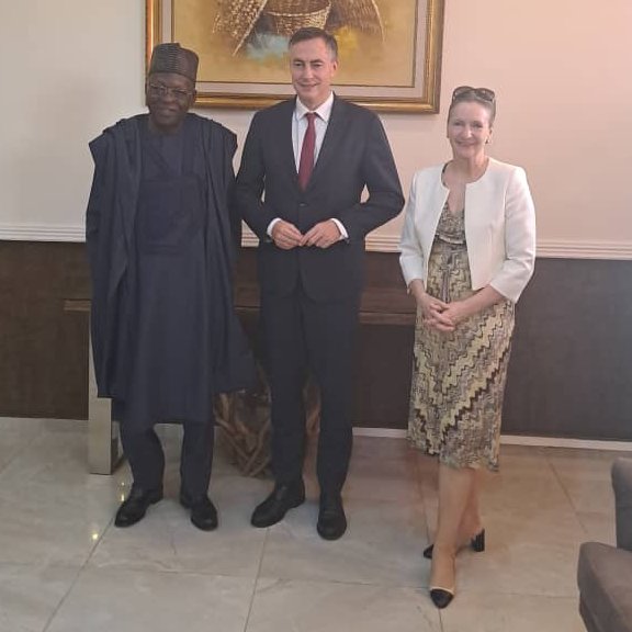 Le Président de la Commission des Affaires étrangères du @PEStrasbourg, @davidmcallister en visite au #Bénin a échangé avec @abtofficiel sur les différents axes de la coopération entre l’UE et le Bénin 🇧🇯🇪🇺, ainsi que sur les dynamiques régionales. #PlusFortsEnsemble