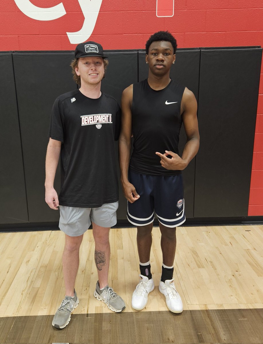 Great workout this morning with my guy @LandonHambrick 
Looking forward to hitting the court next weekend with @FlightAAO

@PRO16League @Ssiler3 @CoachStark_22