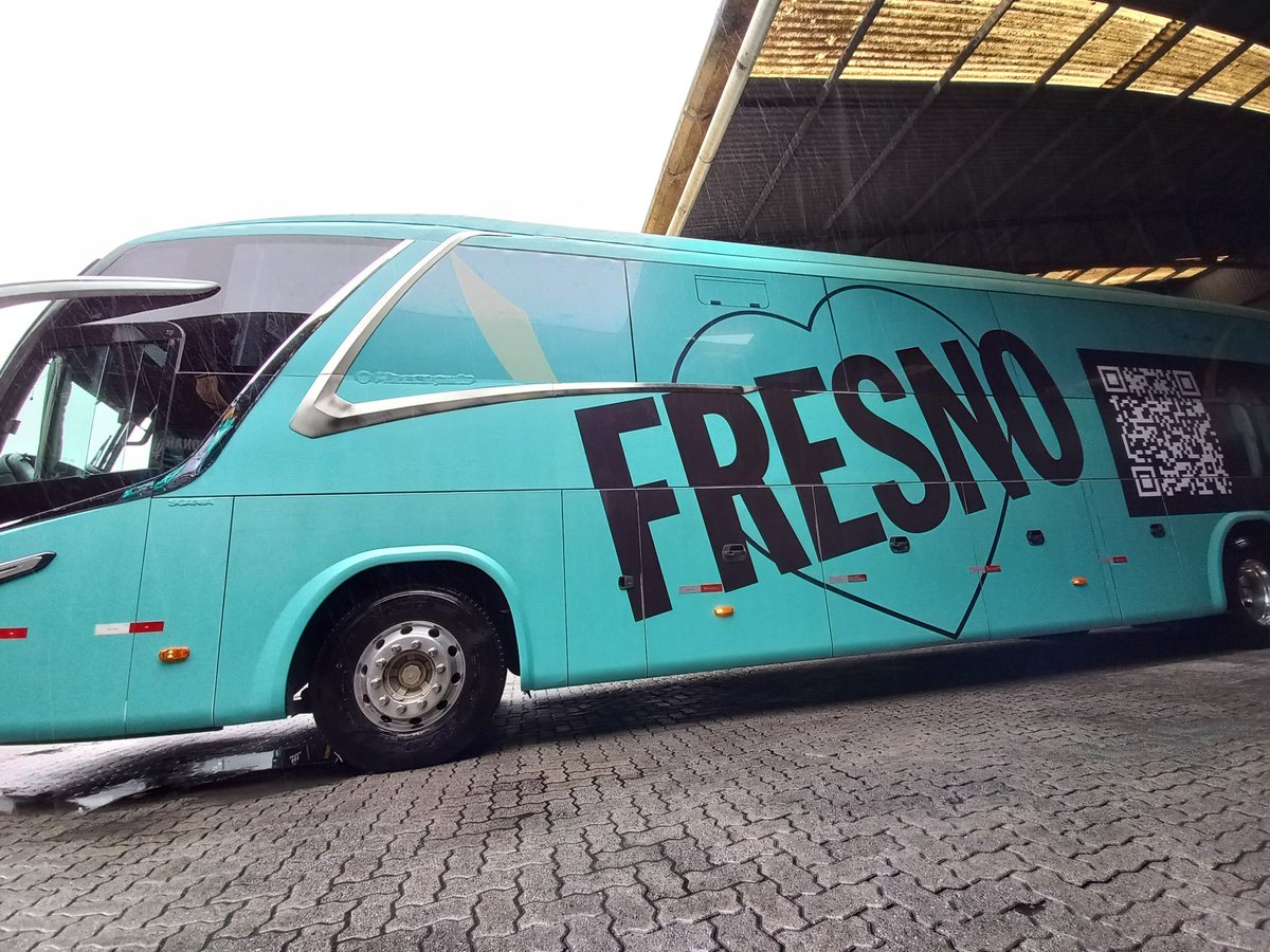 lucasfresno's tweet photo. #EmosDo transporte público: qual o ônibus mais emo? https://t.co/8j4cqDCzoe