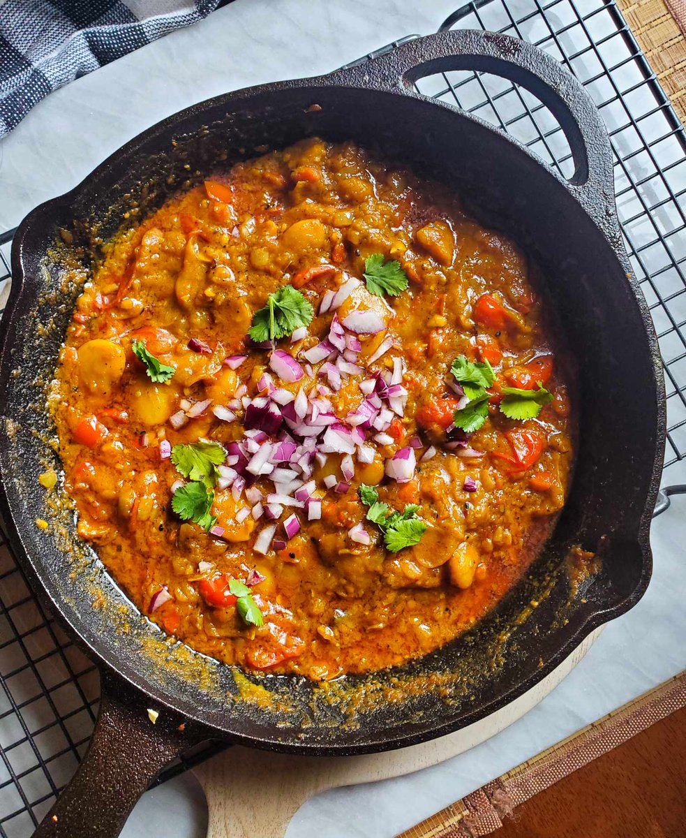 happyveg1986's tweet photo. https://t.co/nGZqZyBjE5
Head to the blog for my Coconut Masala Butter Beans. Creamy coconut sauce, loads of flavour from masala paste and seasonings, heat from chilis, and smooth butter beans. So delish!
#vegetarian #RecipeOfTheDay #goodeats #butterbeans #coconutsauce #Foodies #foodlovers #foodfriday #happyvegrecipes