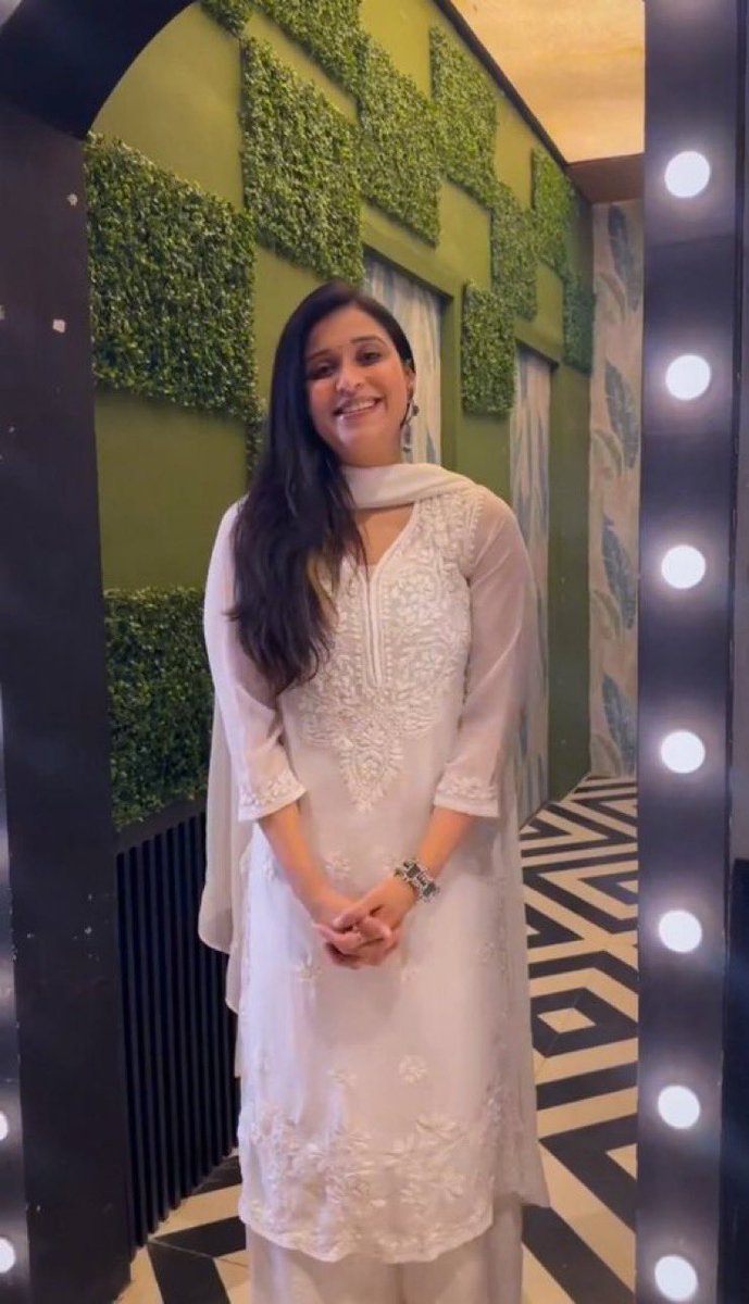 Looking very pretty #MannaraChopra nicely styled by <a href="/Rimamishraa/">Rima Mishra | RimaDidThat</a> ♥️

#BB17 #BiggBoss17 #Holi2024 <a href="/memannara/">Mannara Chopra</a>