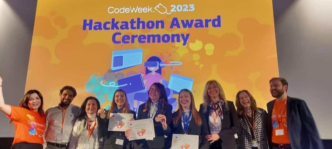 glascaris's tweet image. #codeweekHackathon Ceremony award 8/3/24 !
 It was an honor to meet the talented winners from 🇦🇱🇱🇻🇬🇷, ready to change the world with their innovative ideas!!
👏Kudos to @eirinisym and @tommaso_eun  for hosting such a fantastic event! 😊❤️ 
#codeweek @CodeWeekEU