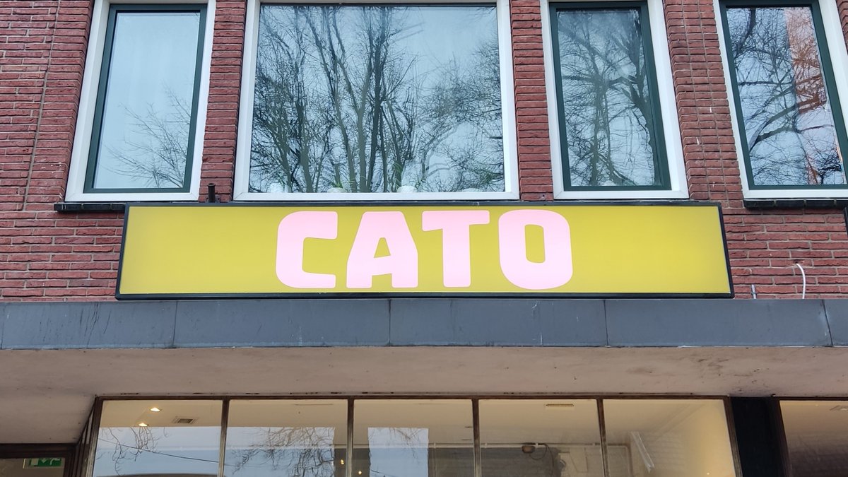 Cato, like its neighbour Mignon featured a while ago, is a women's fashion store in Haren. Typeface appears to be a modified version of Bungee, by @djrrb #Haren #typography #TypeInNL #TypeInHaren