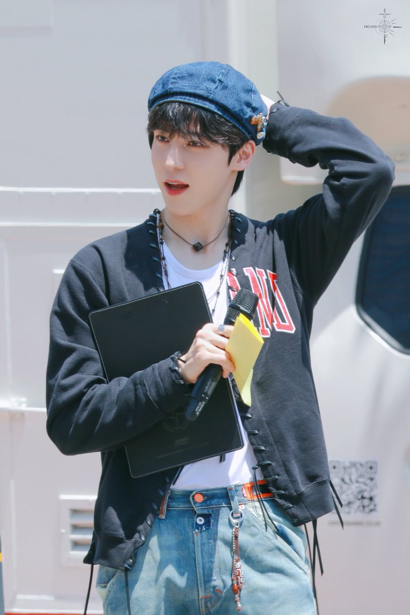 helios_vv's tweet photo. 🧢🎤 https://t.co/wQLycHWSD1
