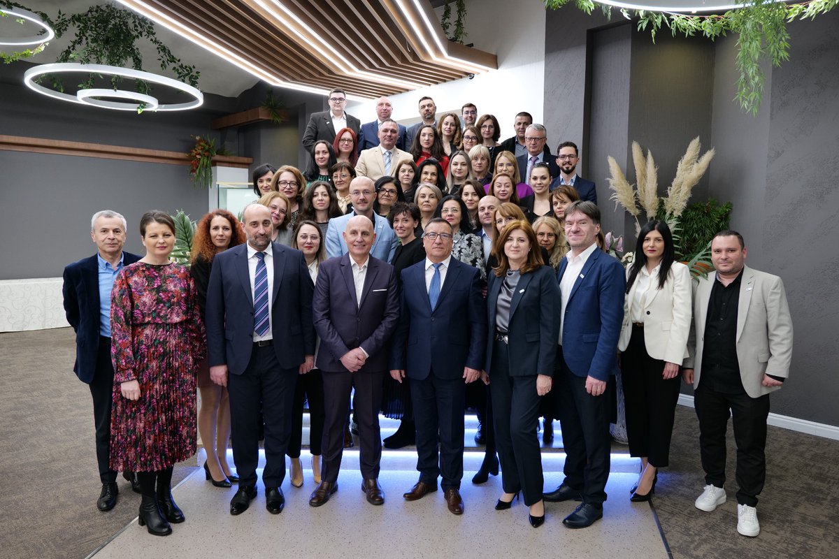 Cei 25 de ani de la înființarea ADR Sud-Vest Oltenia au fost marcați într-un cadru festiv. Am sărbătorit un sfert de veac de activitate în slujba dezvoltării regionale împreună cu partenerii noștri europeni, naționali și locali.
Detalii: facebook.com/adrsvoltenia/p…