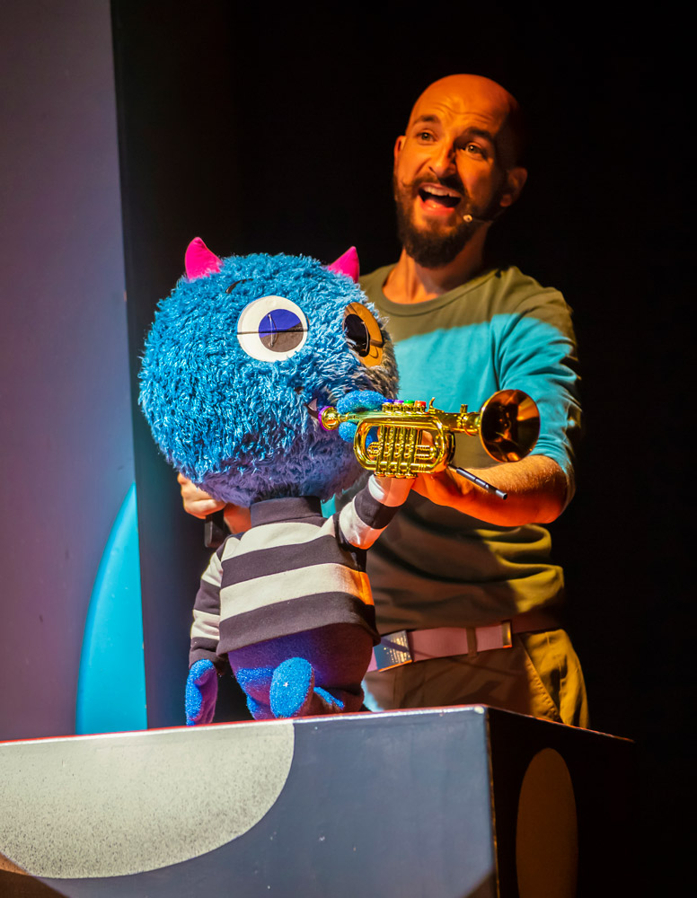 BOOKING NOW: Tom Fletcher’s critically acclaimed Who’s In Your Book? series makes the leap from page to stage with There's a Monster in Your Show, showing at @WorcsTheatres on 30 April & 1 May. Find out more: tinyurl.com/4ha54aze