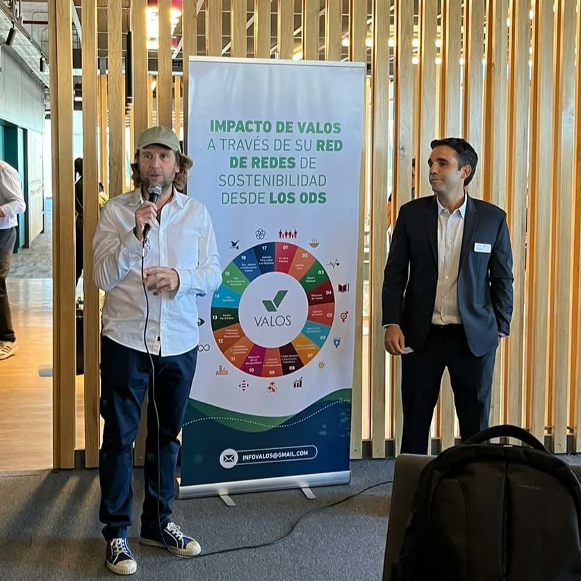 Encuentro de sostenibilidad de <a href="/VALOSRSE1/">VALOS</a> 🌱.

👉 Nos reunimos en mesas de trabajo con referentes del sector público y privado para trabajar en una agenda conjunta con el objetivo de fortalecer la sostenibilidad de Luján de Cuyo y de Mendoza.

Seguimos avanzando en el desarrollo