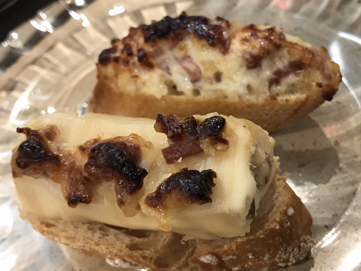 inigoladronm's tweet photo. We ♥️ Gaztandegi! El #bar #Gaztandegi, un espectáculo! Todos los #pintxos de #queso! 🧀😍😋👏🏻
#gazta #queso #bar #bargaztandegi #garciarivero #maestrogarciarivero #indautxu #indauchu #callemaestrogarciarivero #bilbao #bilbo #elbotxo #botxo #botxito #gaztaeguna #diadelqueso https://t.co/FOu1TehM7h