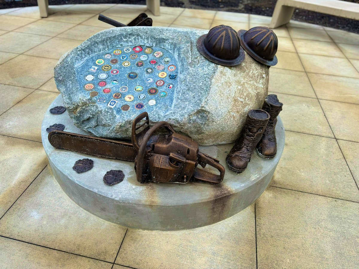 JadeElliottTV's tweet photo. Today marks 10 years since the deadly landslide in Oso,WA. A permanent memorial now stands in the shadow of the slide to remember the 43 lives lost and to commemorate the first responders who searched around the clock for the victims #OsoStrong
@fox13seattle https://t.co/XBDmoxkfbz
