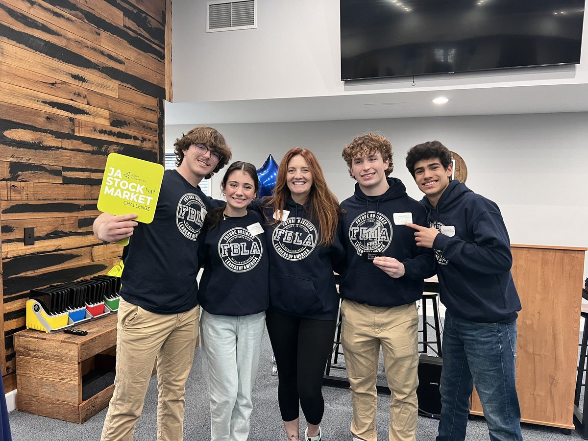 dixie_business's tweet photo. 1st Place winners at the JA Stock Market Challenge @DixieHeightsHS https://t.co/YJLZBjTQFK
