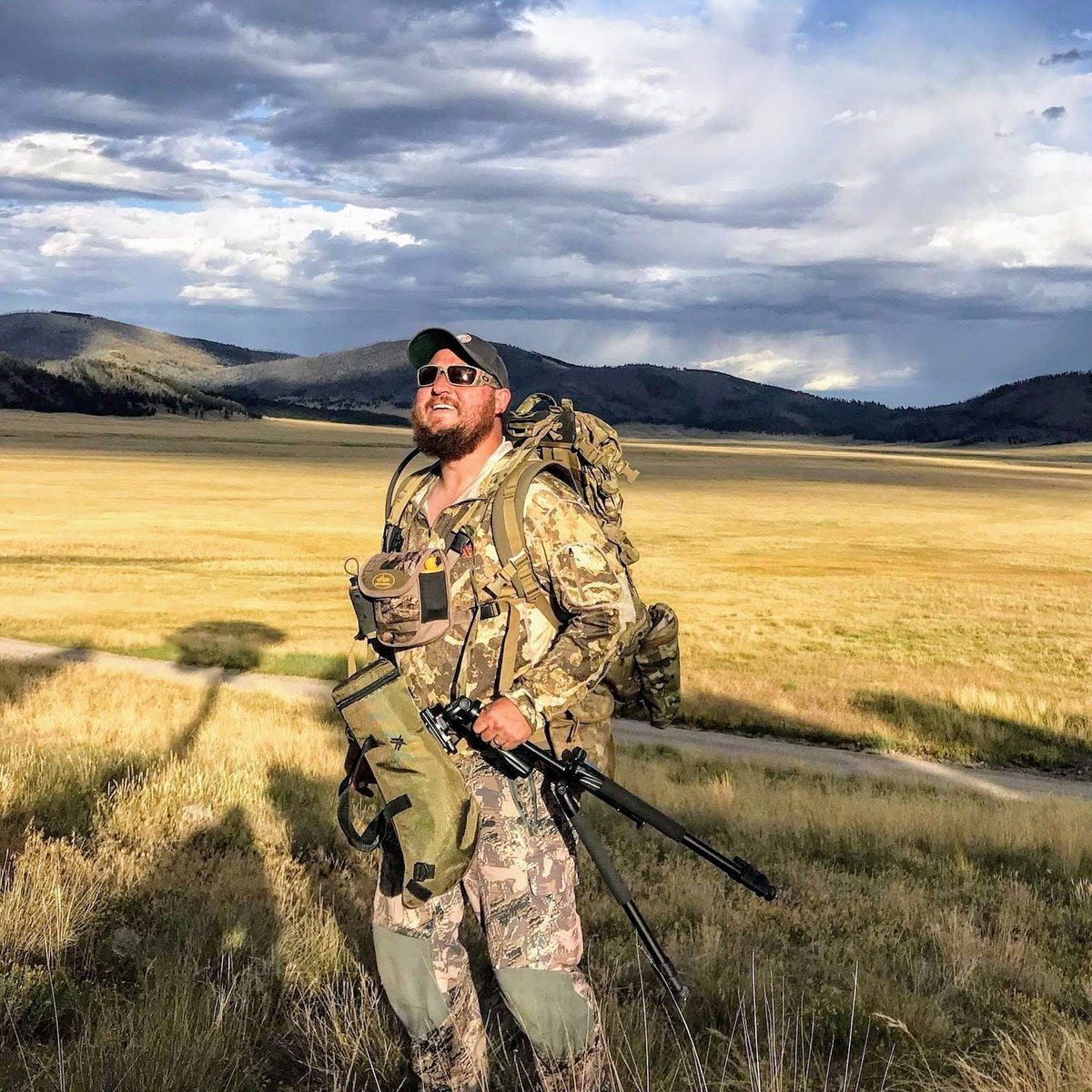 OurPublicLands's tweet photo. LISTEN: @NMWildlife's Jesse Deubel explains why the @BLMNational #oilandgas rule is desperately needed to safeguard wildlife, ease taxpayer burden. (Plus a minute of @WillieNelson to start things off!) https://t.co/MIquLqzQkk #ReformLeasingNow https://t.co/s9w3nrHo2J