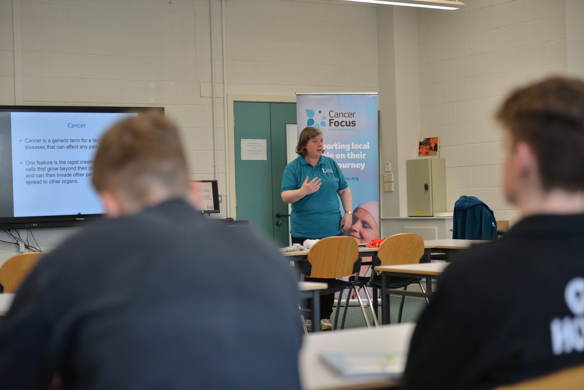 As part of #NoSmokingMonth the College was delighted to welcome Northern Ireland Health Minister, @RobinSwann_MLA, to the campus today, where he joined @CancerFocusNI's Health Improvement Manager, Naomi Thomson, to deliver a lecture to our Physical Education and Sport students on