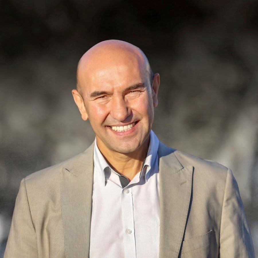 İzmir Büyükşehir Belediye Başkanı Tunç Soyer:

“DEM’le gönül bağım var. CHP’li adayların ırkçı açıklamalarını doğru bulmuyorum.”