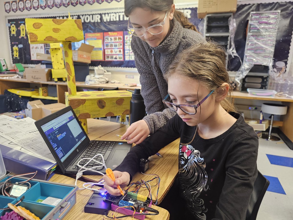 TRINITY_MLUCAS's tweet photo. Exciting times at Trinity South as our 5th graders embark on a robotics journey, designing their own animal robots using Hummingbird Robotics Kits! 🤖🐾 Innovation at its finest! #LeadersInSTEM #TrinityRobotics  
All grant funded!😊 https://t.co/NMrYfciKRy