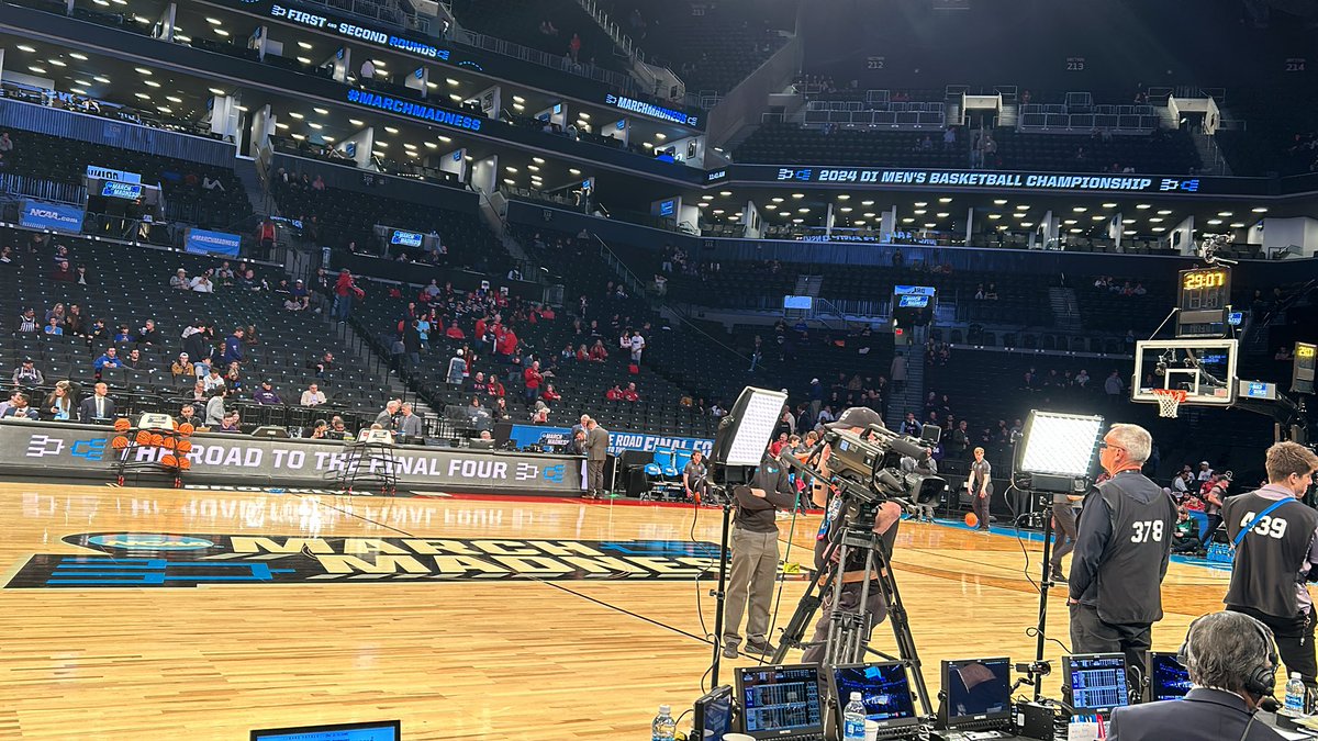 Jakeepste1n's tweet photo. Almost unbelievable that I’m tweeting this, but I’m courtside at the Barclays Center to cover Northwestern’s first round March Madness matchup with FAU.

Here for @DailyNU_Sports with @aayushyagarwal7, @lucaskim_15 and @amittal27, should be an excellent battle. https://t.co/LwESYvIUbP