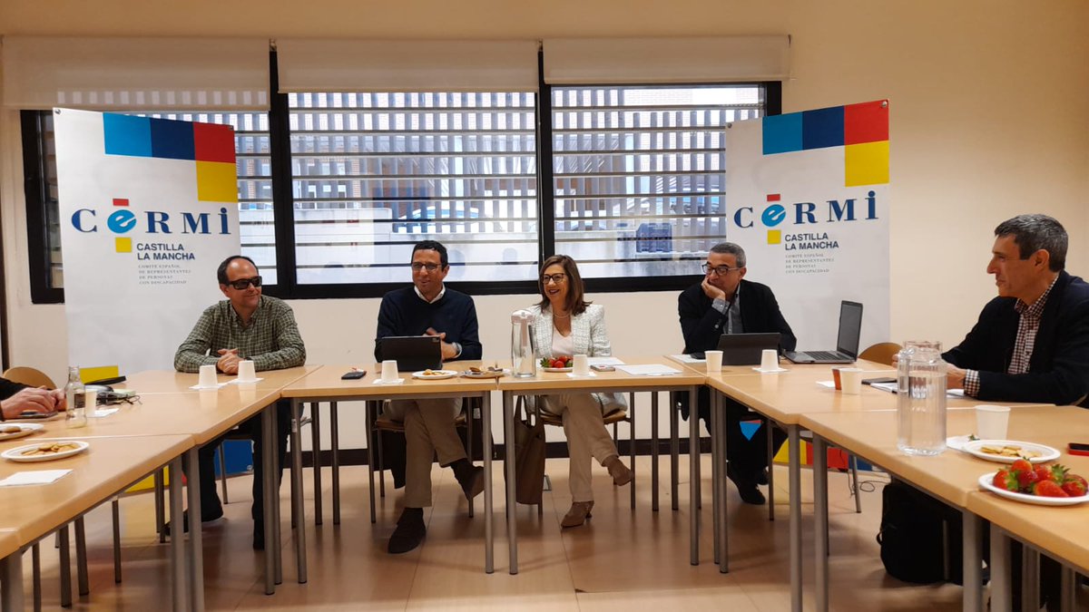 Hoy ha compartido nuestra reunión de Junta Directiva el D.G. General de Discapacidad de <a href="/BienestarCLM/">Bienestar Social CLM</a> <a href="/chescoarmenta/">Chesco Armenta</a> 🗣️ soluciones para el problema de sostenibilidad y financiación  del sector, la reducción del tiempo de espera en valoración de discapacidad,concierto social,...